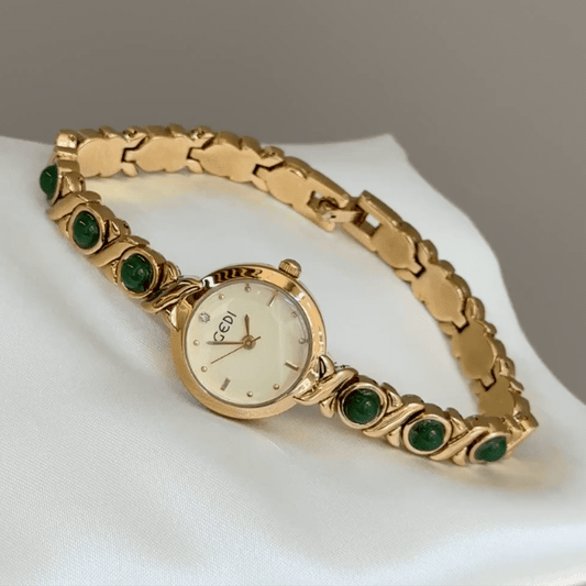 Vintage Charm：Gold Round Dial Watch – Gold Case & Green Bead Gold Alloy Band Quartz