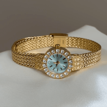 Vintage Charm：Blue Round Dial Watch – Gold Round Case & Gold Alloy Band Quartz