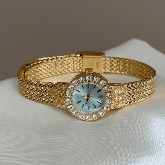 Vintage Charm：Blue Round Dial Watch – Gold Round Case & Gold Alloy Band Quartz