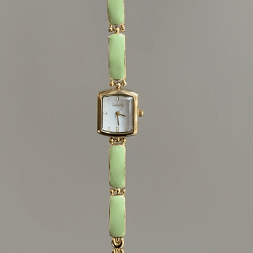 Vintage Charm：White Rectangular Dial Watch – Gold Rectangular Bezel & Green Alloy Bracelet