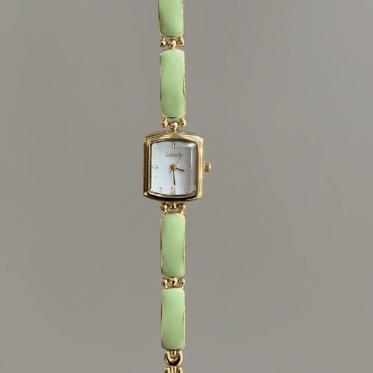 Vintage Charm：White Rectangular Dial Watch – Gold Rectangular Bezel & Green Alloy Bracelet