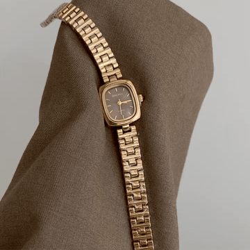 Women’s Vintage Gold Quartz Watch with Square Dial and Gold Bracelet