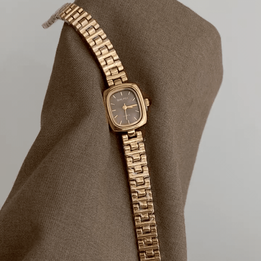 Women’s Vintage Gold Quartz Watch with Square Dial and Gold Bracelet