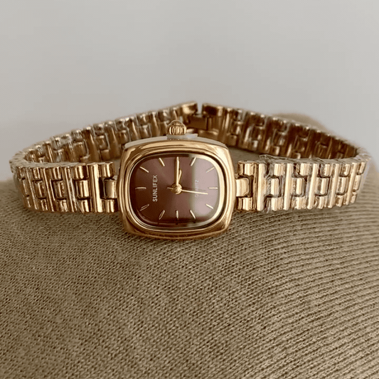 Women’s Vintage Gold Quartz Watch with Square Dial and Gold Bracelet