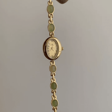 Jade Serenity – Montre-bracelet en or avec cadran ovale