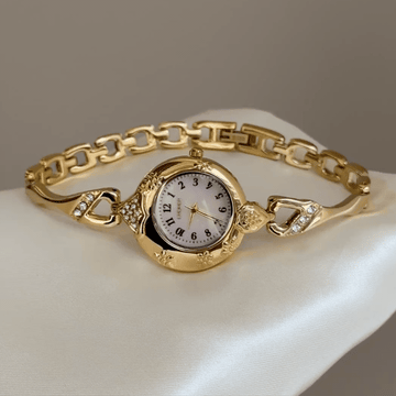 Ornate Vintage：White Round Dial Watch with Gold Engraved Bezel & Slim Gold Bracelet Quartz