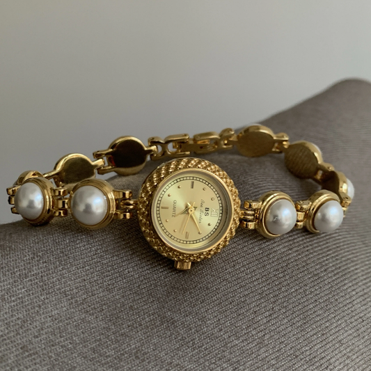 Pearl Majesty Timepiece: Elegant Round Dial Chain Bracelet Watch