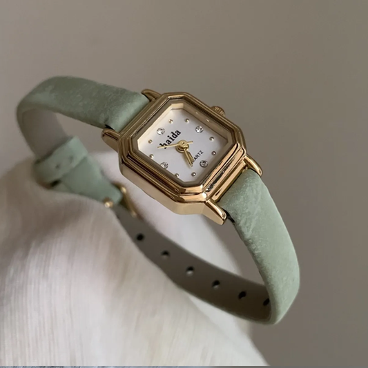 Moss Green Timepiece: Mini Vintage Leather Quartz Watch