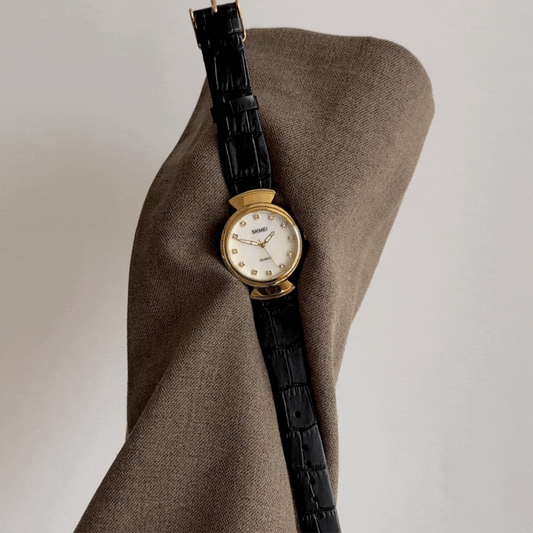 Aura Classic - Fashion Classic Round Gold Dial Black Leather Strap Quartz Watch