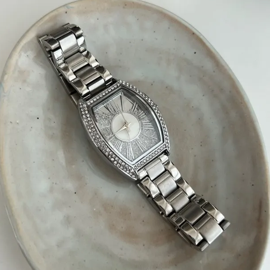 Stellar Sand Timepiece: Silver Starry Dial Steel Bracelet Watch