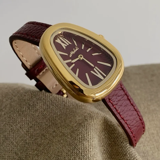 Crimson Elegance sat: Zlatni i burgundijski serpenti sat