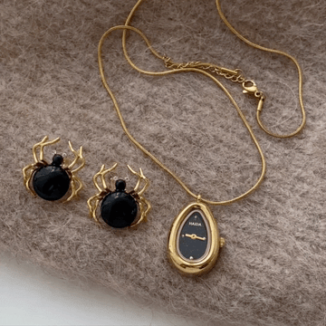 Artful Elegance – Women’s Black Teardrop Pendant Watch with Snake Chain Design