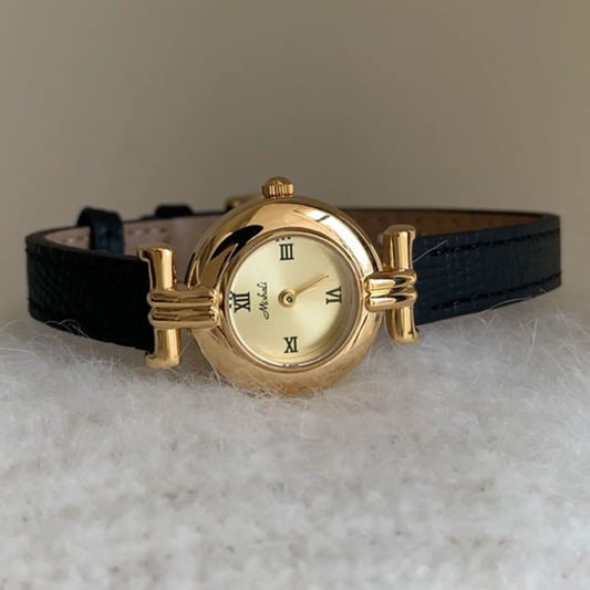 Vintage Grace Timepiece: Round Leather Quartz Watch