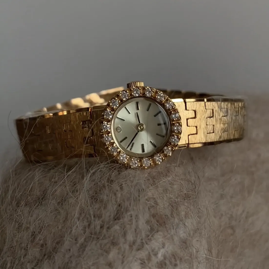 Golden Sparkle Timepiece: Brass Quartz Mini Watch