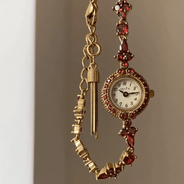 Reloj Garnet Grace: reloj pequeño con acentos de rubí