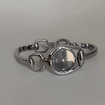 Silver Horseshoe-Link Women’s Watch – Black Round Dial | Quartz