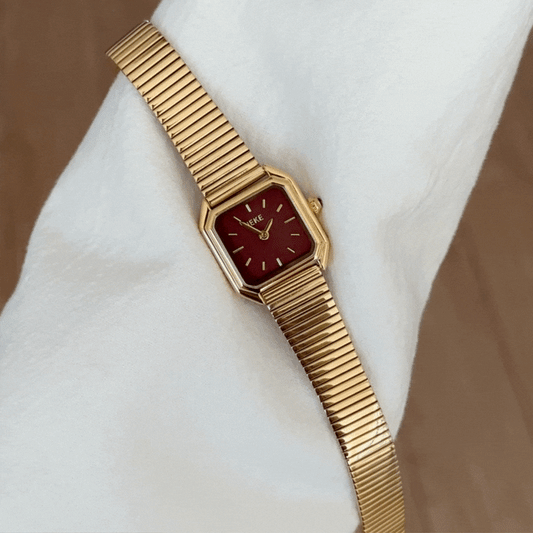 Rouge Bamboo – Classic Gold Bamboo-Link Women’s Quartz Watch with Red Square Dial
