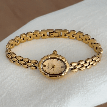 Élise Oval – Elegant Gold Bracelet Women’s Quartz Watch with Minimalist Oval Dial