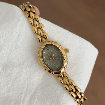 Élise Verde – Elegant Gold Bracelet Women’s Quartz Watch with Green Oval Dial