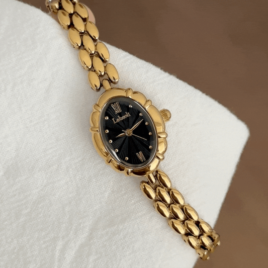 Élise Noir – Elegant Gold Bracelet Women’s Quartz Watch with Black Oval Dial