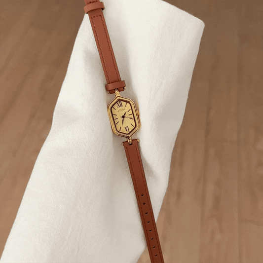 Elegant Chic – Women’s Brown Leather Strap Gold Diamond-Shaped Quartz Watch