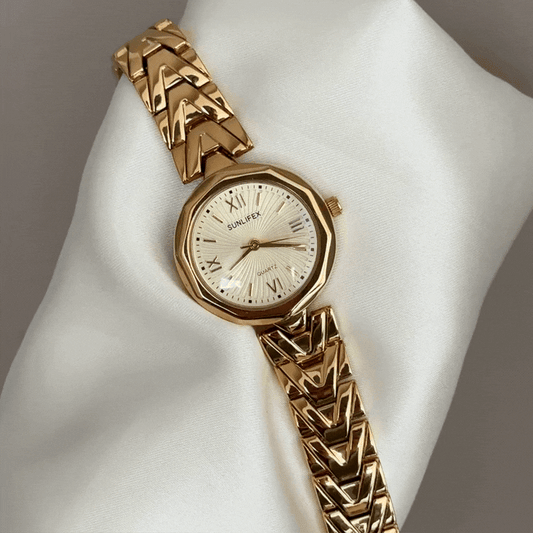 Monochrome Elegance: Gold Round Dial with Full Gold-Tone Bracelet