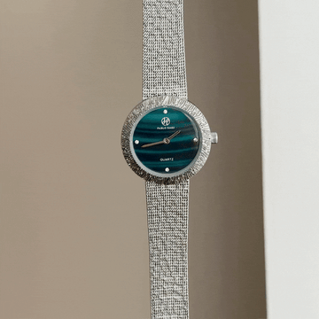 Versatile Dailywear: Green Round Dial Watch with Silver-Tone Bezel & Stainless Steel Bracelet