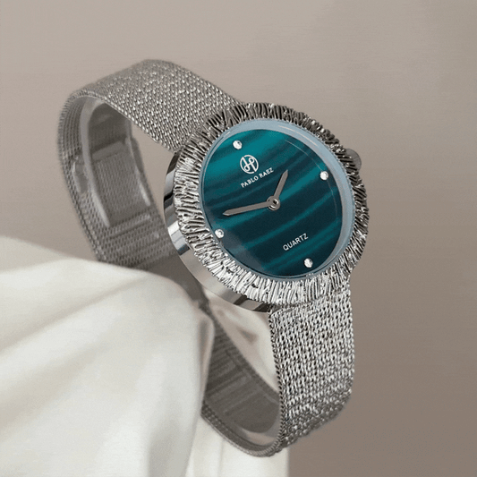 Versatile Dailywear: Green Round Dial Watch with Silver-Tone Bezel & Stainless Steel Bracelet