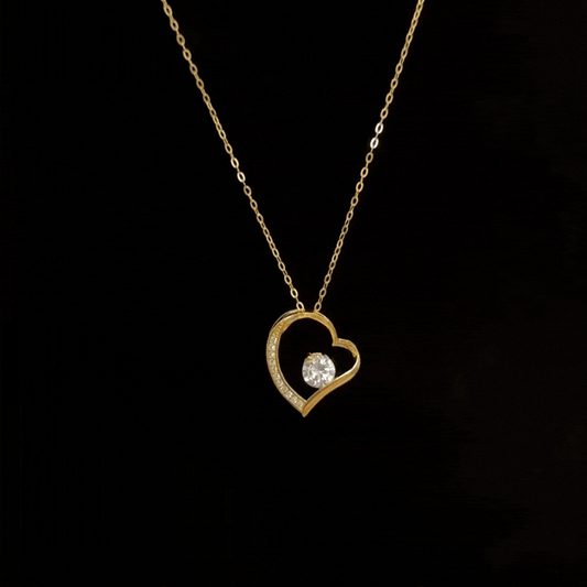 Elegant Minimalist: Defined by a Golden Heart – A Hollow-Out Necklace