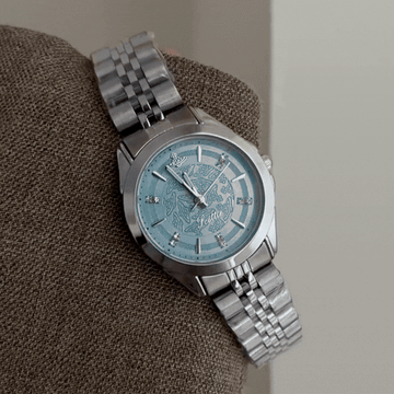 Versatile Daily: Blue Round Dial Watch with Silver Bezel & Stainless Steel Bracelet