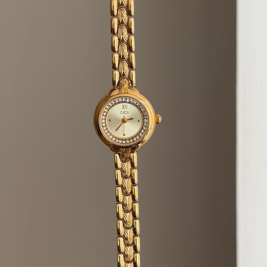 Versatile Radiance: Luxurious Gold Diamond Dial Watch with Gold Alloy Case & Bracelet