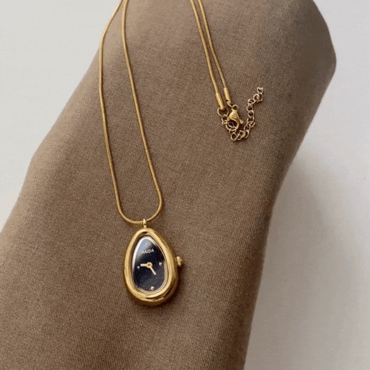 Artful Elegance – Women’s Black Teardrop Pendant Watch with Snake Chain Design