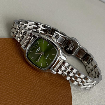 Silvento de enlace de acero plateado: reloj de marcación verde mini cuadrado