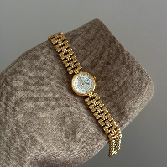 Muse Circle – Art Deco Chain Watch with Bold Round Dial