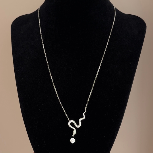 Modern Minimalist Silver Serpent Necklace – Dainty Collarbone Pendant for Women