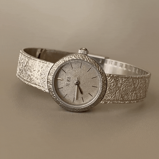 Vintage Elegance: Silver Rectangular Dial Watch with Stainless Steel Bracelet