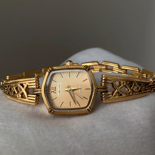 Golden Époque – Women’s Vintage-Inspired Petite Watch with Sculpted Bracelet