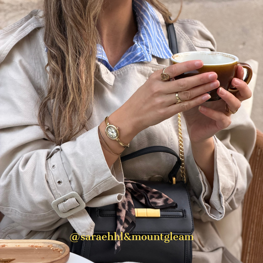 Curva Aura - Reloj de brazalete de oro con dial ovalado esculpido