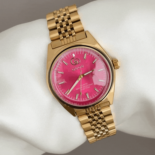Feminine Eleganz Charmant: Rosa Zifferblattuhr mit goldenem Edelstahlarmband