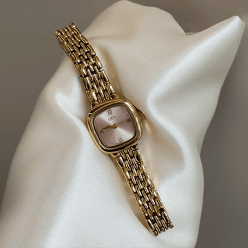 Effortless Grace：Pink Square Dial Watch – Gold Square Bezel & Gold Alloy Bracelet Quartz