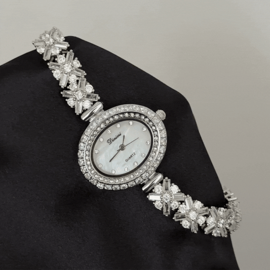 Light Luxury Fashion White Oval Dial Watch – Silver Crystal Bezel & Bracelet Quartz
