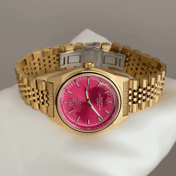 Feminine Elegance Charming: Pink Round Dial Watch with Gold Stainless Steel Bracelet