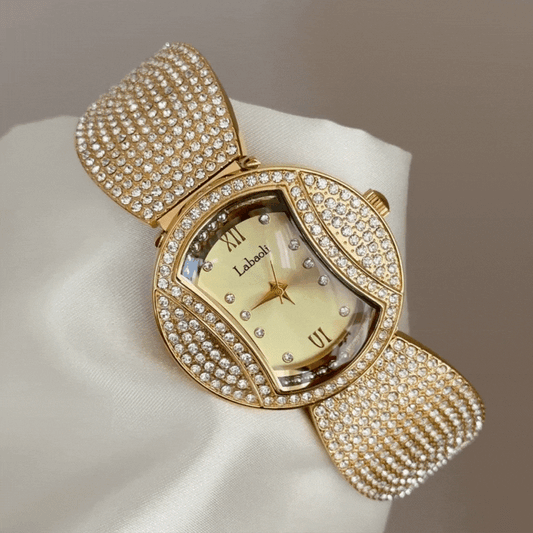 Vintage Opulence: Gold Barrel-Shaped Dial with Fully-Adorned Diamond Bracelet