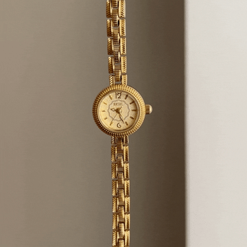 Women's Minimalist Gold Round Dial with Embossed Alloy Strap - Quartz