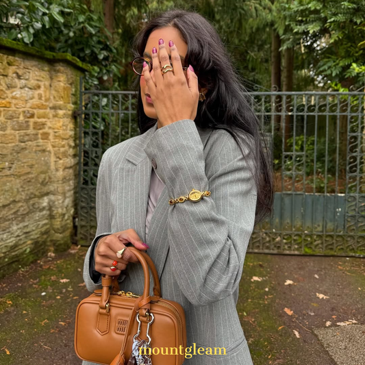 Romantic Vintage - Gold Bracelet Watch with Tiger’s Eye & Oval Dial