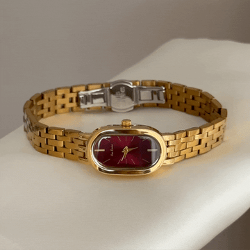 Modern Vintage Red Long Oval Dial Watch – Gold Stainless Steel Quartz Bracelet