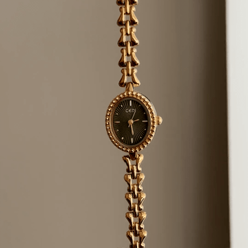 Luxe Shine: Green Oval Dial Watch with Gold Alloy Chain Bracelet
