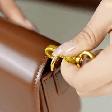 Premium Leather Baguette Bag – Elegant Underarm & Crossbody Purse