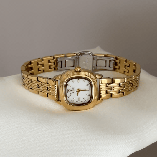 Feminine Shine: A Gilded Oval Statement – White Dial, Gold Bezel & Matching Steel Bracelet