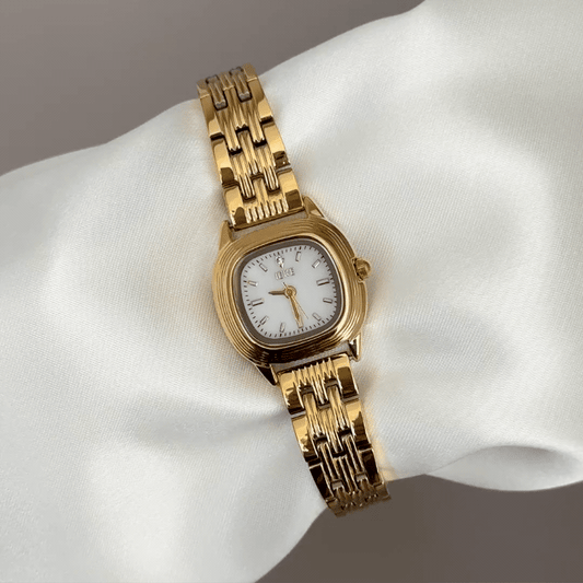 Feminine Shine: A Gilded Oval Statement – White Dial, Gold Bezel & Matching Steel Bracelet